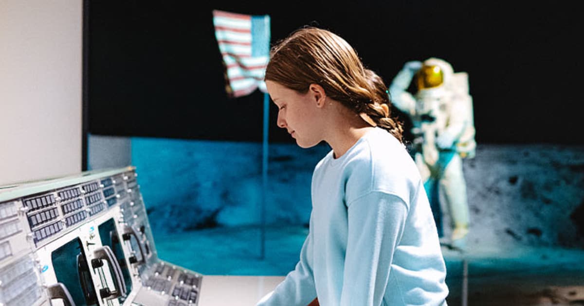 H-E-B Free First Sunday background